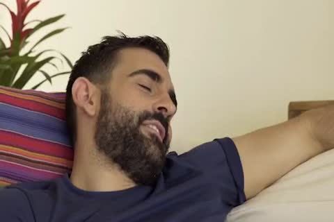 Muscled hunk Max Arion and Allen King bareback spanking