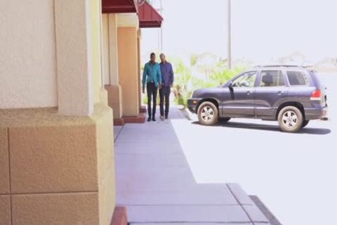 Muscled whore Riding Two dark knobs