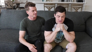 Collins Face Tells Us Exactly How Much that man likes London's chunky 10-Pounder!