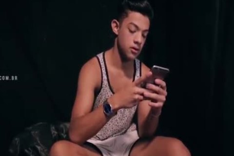 Latin twink receives The 10-Pounder