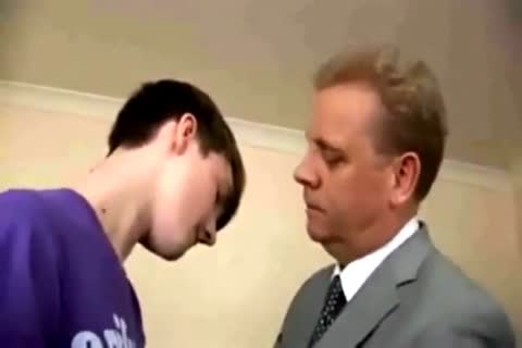 legal age teenager fucks Daddy