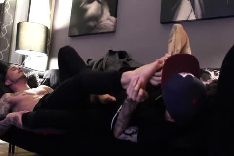 sleazy Tatted fellow With admirable Feet acquires Worshiped And Cums