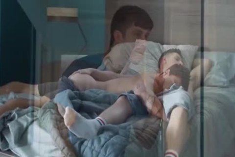 Le Demi Frere De Mon Petit Copain Se Gode A Cote De Nous
