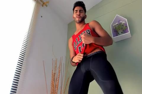 pretty gracious man Shows anal