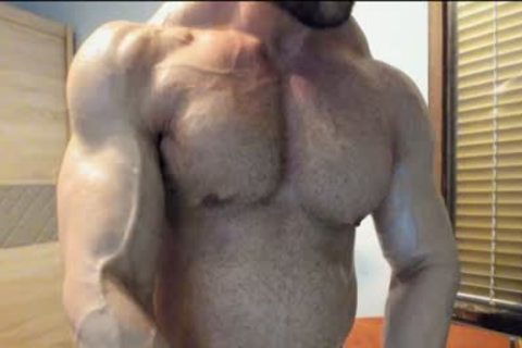 A old Muscle man Masturbating In Live