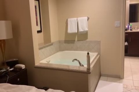 Daniel Carter In The Tub