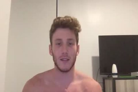 Bearded guy Masturbating In Live