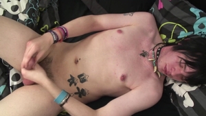 avid Rocker teen Rubs His chubby shlong