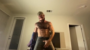 Gogo Dancer Sucks My 10-Pounder - Jake Nicola & Vince Parker