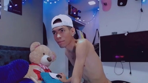 Very Skinny chap Masturbates For u