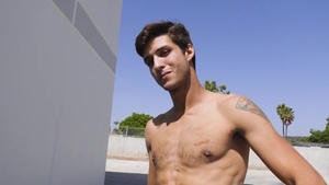 Muscle+dong+rails+stunning+hunk+carter+woods+elliot+finn