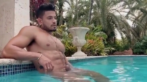 Me Follo A Un Tio Por Primera Vez. charming gay Sex