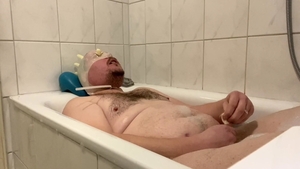 BHDL - THE BREATHTUB 3 - bizarre LATEXGLOVE BREATHPLAY WITH cum drinking IN THE BATHTUB -