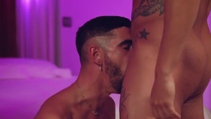 Gustavo Cruz And Valentin Amour - Light Me On Fire