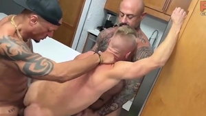 Blondeandblew, CJ Madison & dom Llamas