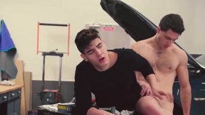 Auto Mechanic fucked A wild Client