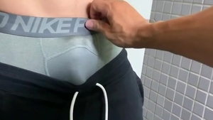 two ANH asian SAU GIO DA BANH