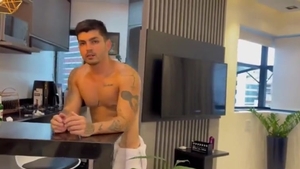 Diego Mineiro bonks Vitor Alves