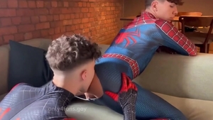 teens: teen-Aranha Ativo Vs. teen-Aranha Passivo