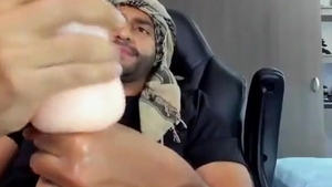 Arab Hunk Shakir Solo webcam