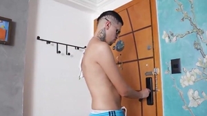 The Sales lad Git actually large Latin 10-Pounder As A Tip!!