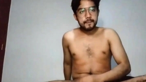 Mexicano Se Masturba En Su Cuarto