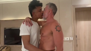 Indian man bonks White Daddy In Hotel