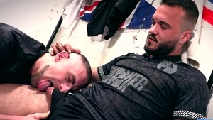 Machos Calientes En El Vestuario