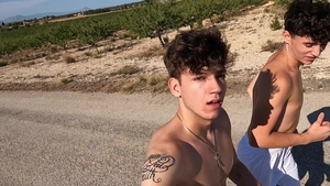 Sneaky Roadside BJ on a Spontaneous Outdoor Jogging Session