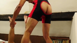 Southern Strokes: Muscular Luke Controls Fragile Vinny