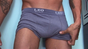 Extra Big Dicks: El Maximus Shows off His Solo Skills