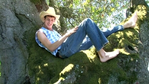 Next Door Twink: Blowjob as Peaceful Resolution