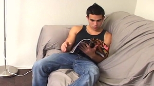 Next Door Twink: Eddie Shows Us His Best Assets