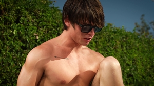 Falcon Studios: Kai Reynolds Bares His Backside