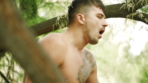 menatplay: Jacking Off Side by Side in the Park