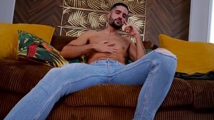 HotAFmen: Undressing Spain's Hotness