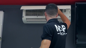 menatplay: Too Hot for Work: Emir Boscato & Hugo Castellano