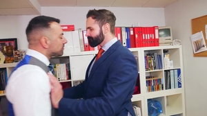 menatplay: Team Player Shocks Boss with His Skills