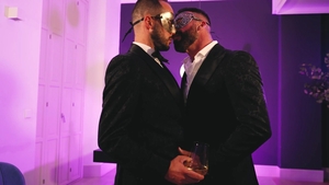menatplay: Mael's Curious Holiday Encounter
