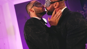 menatplay: Mael's Curious Holiday Encounter