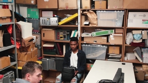 Young Perps: Hemming Hype: Hoop Heist Hidden