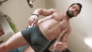 maskurbate: Nude Waiter Wonders