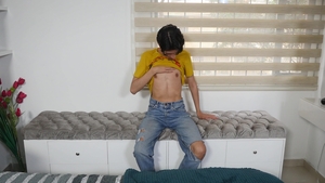 Jeans-Off 4K Ultra-HD Fun