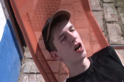 twinks banging nakedback