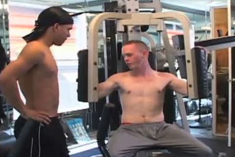 Sex in tthowdys man gym and shower