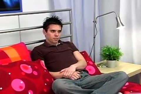 twink receives interviewed tthis chabn jerks it off unprotected
