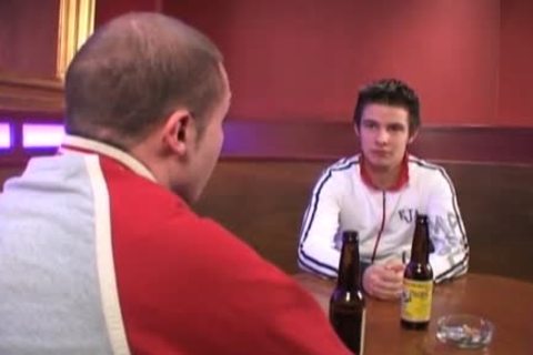 Interview at a bar turns into nakedback sex