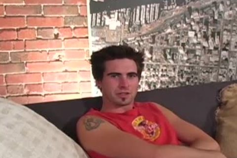 nasty white man with brow ring jerks off 4 u